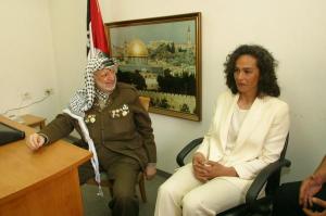 Sofia Sakorafa with Yasser Arafat, 2004. Source: https://twitter.com/SofiaSakorafa/status/489878904875024384